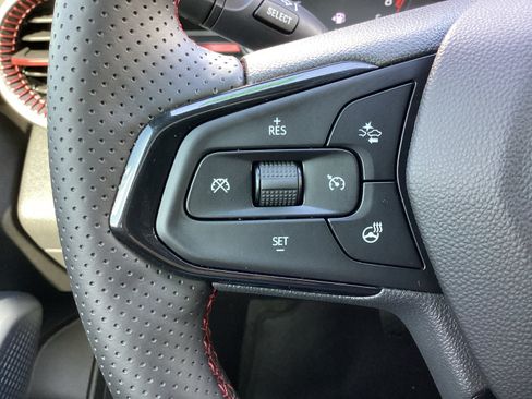 Used 2026 Chevrolet Trax RS FWD image 32