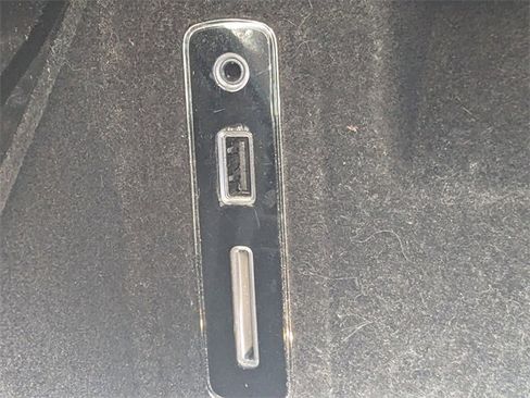 Used 2019 Maserati Levante image 21