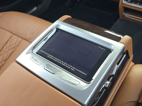 Used 2020 BMW 750i xDrive w/ Luxury Rear Seating Package image 17