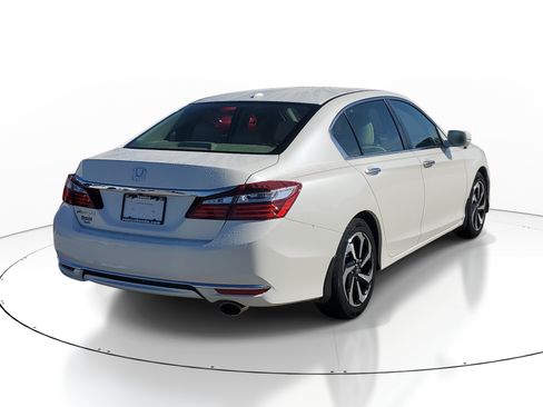 Used 2017 Honda Accord EX-L image 6