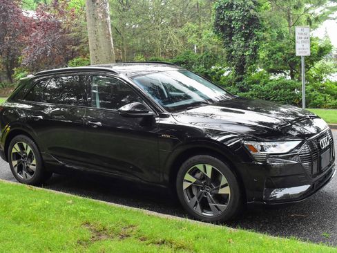 Used 2021 Audi e-tron Premium w/ Convenience Plus Package image 12