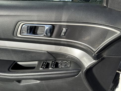 Used 2016 Ford Explorer XLT w/ Equipment Group 202A image 24