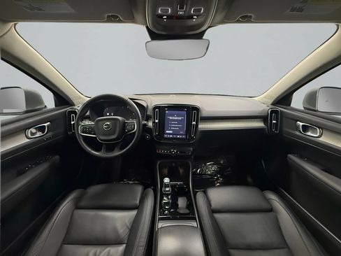 Used 2023 Volvo XC40 B5 Plus AWD/4WD image 25