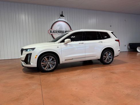 Used 2022 Cadillac XT6 Premium Luxury w/ Platinum Package image 3