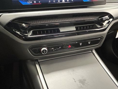 Used 2025 BMW 230i xDrive Coupe w/ Premium Package image 19