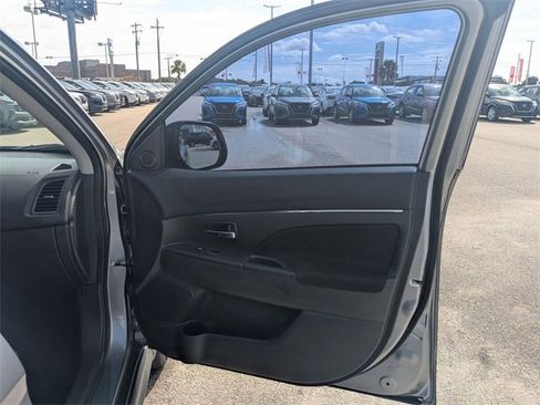 Used 2024 Mitsubishi Outlander Sport ES image 32