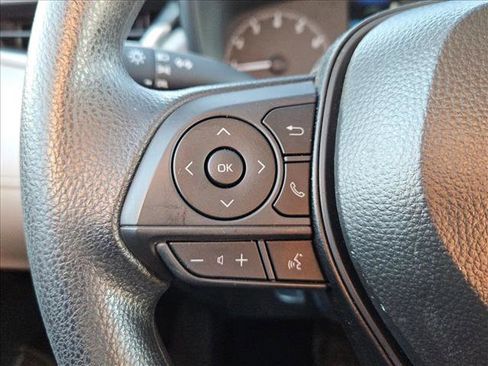 Used 2025 Toyota Corolla Cross L image 11