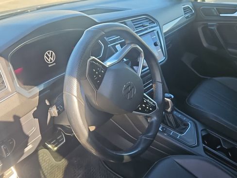 Used 2022 Volkswagen Tiguan SE R-Line image 2