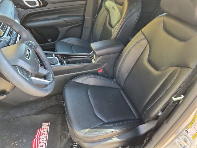 Used 2026 Jeep Compass Limited AWD/4WD image 11
