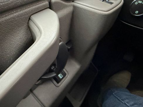 Used 2017 Chevrolet Express 2500 Extended RWD image 14