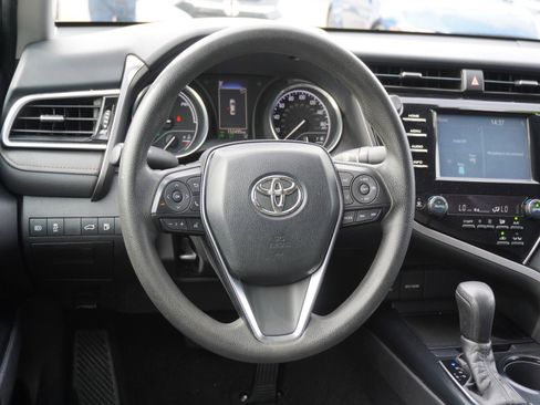 Used 2018 Toyota Camry LE image 15