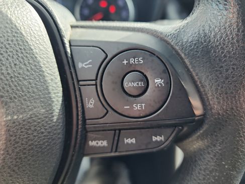 Used 2020 Toyota RAV4 XLE w/ Carpet Mat Package image 18