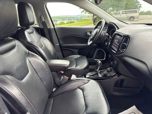 Used 2018 Jeep Compass Limited w/ Navigation Group AWD/4WD image 10