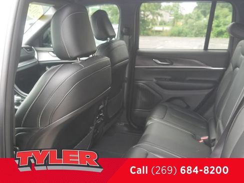 Certified 2024 Jeep Grand Cherokee Limited AWD/4WD image 39