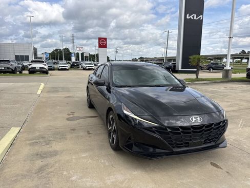 Used 2023 Hyundai Elantra SEL w/ Convenience Package FWD image 10