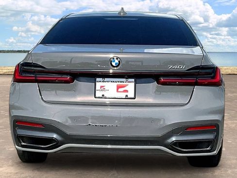 Used 2020 BMW 740i w/ M Sport Package RWD image 5