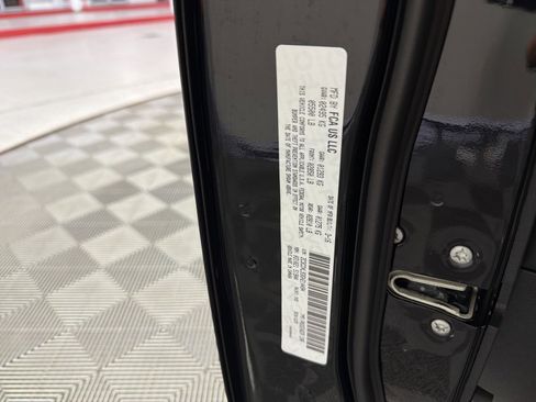 Used 2016 Dodge Charger SRT Hellcat w/ Harman/Kardon Audio Group image 27