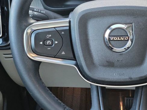 Used 2023 Volvo XC40 B5 Plus image 15