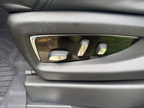 Used 2018 Cadillac Escalade Premium Luxury AWD/4WD image 26