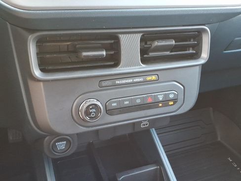 Certified 2025 Ford Maverick XLT w/ Black Appearance Package AWD/4WD image 18