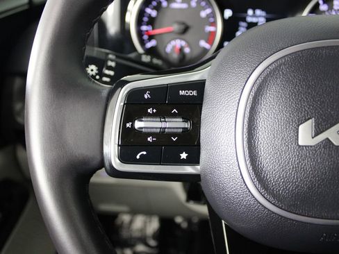 Used 2024 Kia Carnival EX image 26