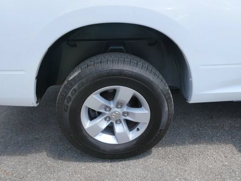 Used 2019 RAM 1500 Classic SLT AWD/4WD image 29