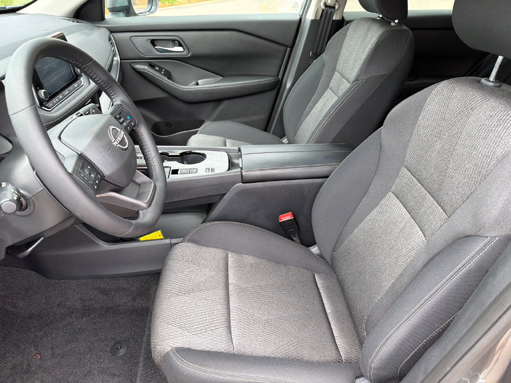 Used 2026 Nissan Rogue SV FWD image 9