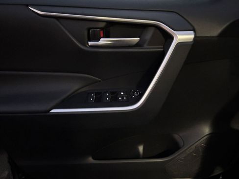 Used 2025 Toyota RAV4 XLE image 20