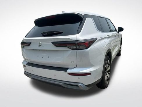 Used 2025 Mitsubishi Outlander SE FWD image 9