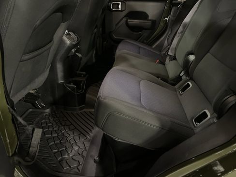 Used 2022 Jeep Gladiator Sport image 13