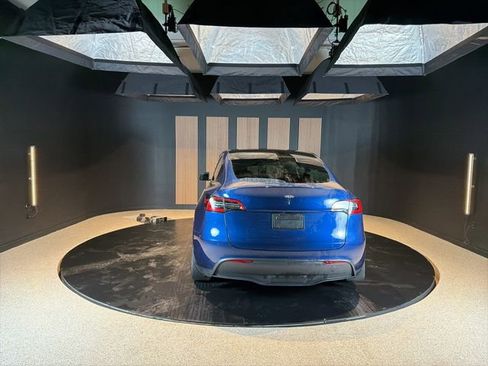Used 2021 Tesla Model Y 2WD image 4