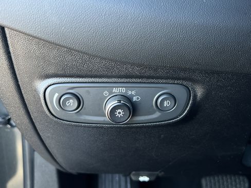 Used 2018 Chevrolet Equinox Premier image 21