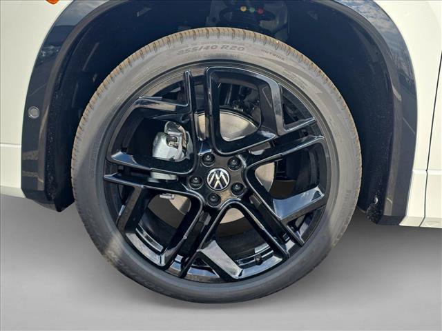 New 2026 Volkswagen Tiguan SE R-Line FWD image 10