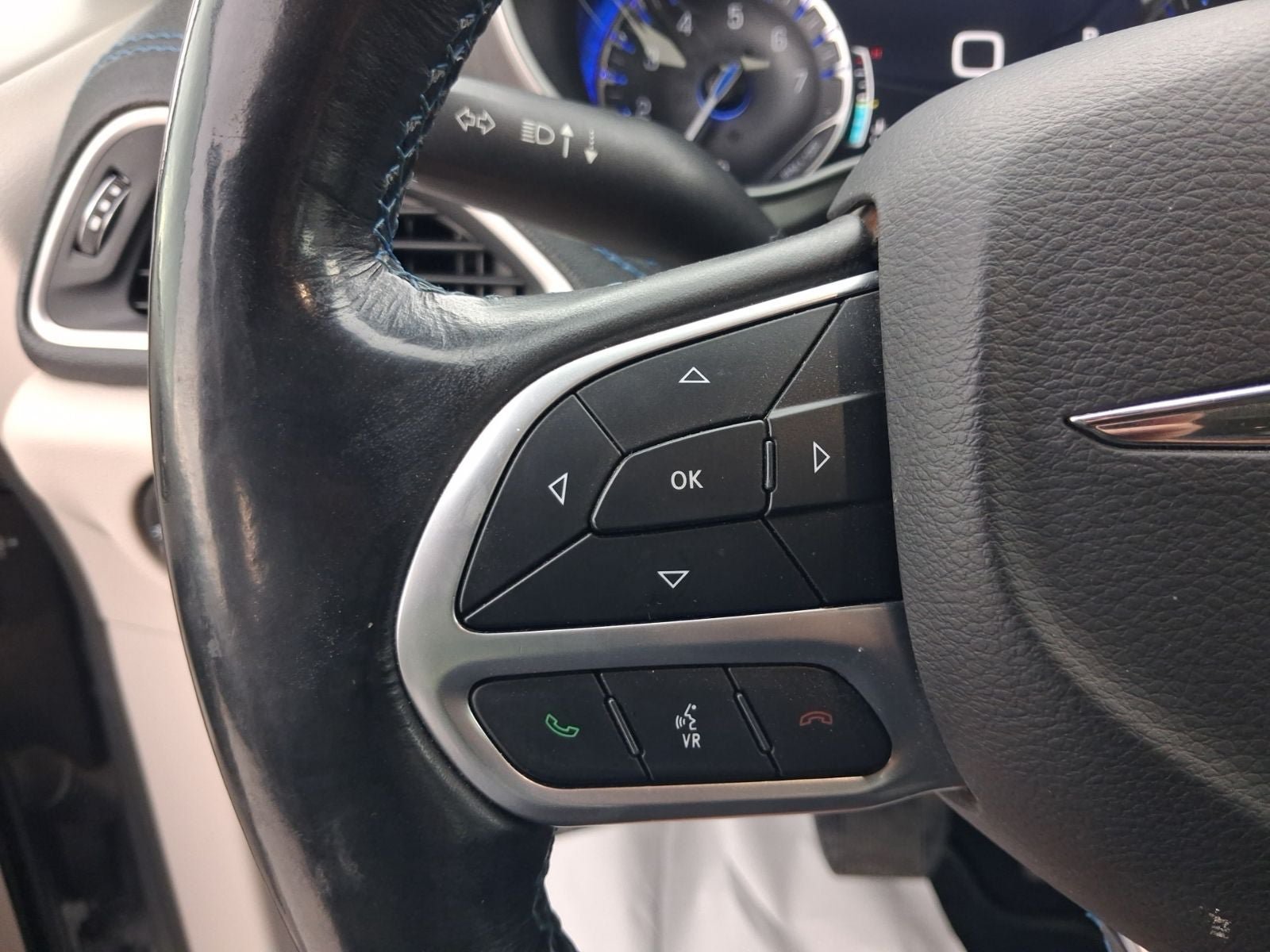 Used 2021 Chrysler Pacifica Touring w/ Cold Weather Group AWD/4WD image 19