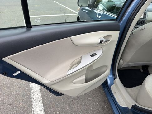 Used 2013 Toyota Corolla LE FWD image 26