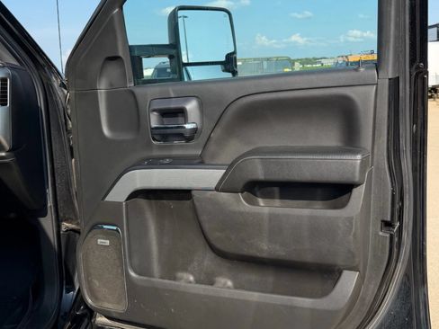 Used 2018 Chevrolet Silverado 1500 LTZ Z71 w/ Redline Edition AWD/4WD image 16