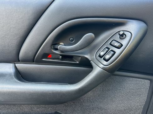 Used 2002 Chevrolet Camaro Z28 w/ SS Performance/Appearance Pkg image 11