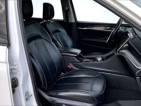 Used 2022 Jeep Grand Cherokee L Limited image 7