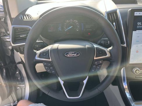 Used 2024 Ford Edge Titanium image 19