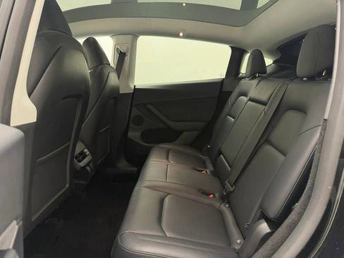 Used 2025 Tesla Model Y Long Range RWD image 16