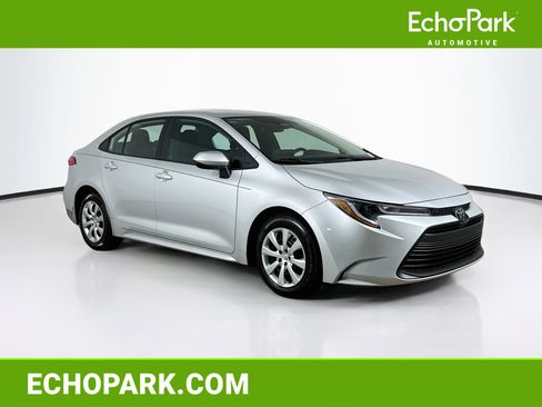 Used 2023 Toyota Corolla LE FWD image 1