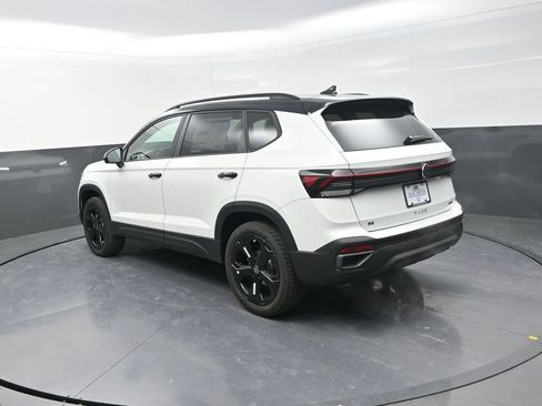New 2026 Volkswagen Taos SE AWD/4WD image 8