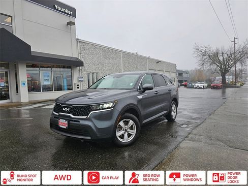 Used 2023 Kia Sorento LX image 1