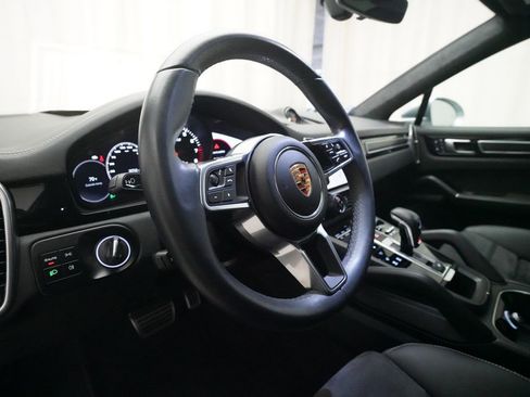 Certified 2023 Porsche Cayenne GTS AWD/4WD image 14