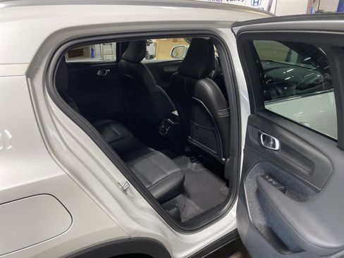 Used 2025 Volvo XC40 B5 Core image 20