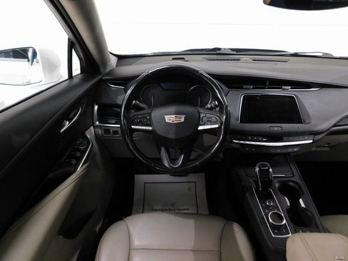 Used 2021 Cadillac XT4 Premium Luxury image 40