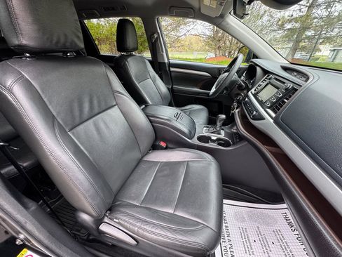 Used 2018 Toyota Highlander LE AWD/4WD image 13