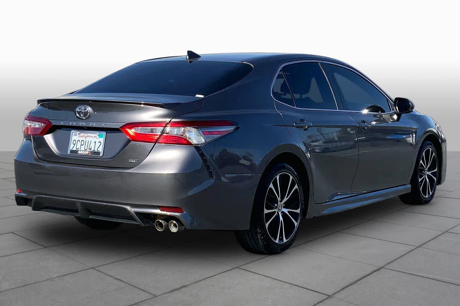 Used 2019 Toyota Camry SE FWD image 12
