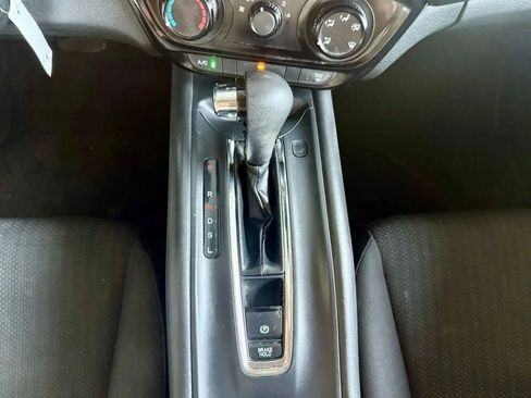 Used 2016 Honda HR-V LX image 32