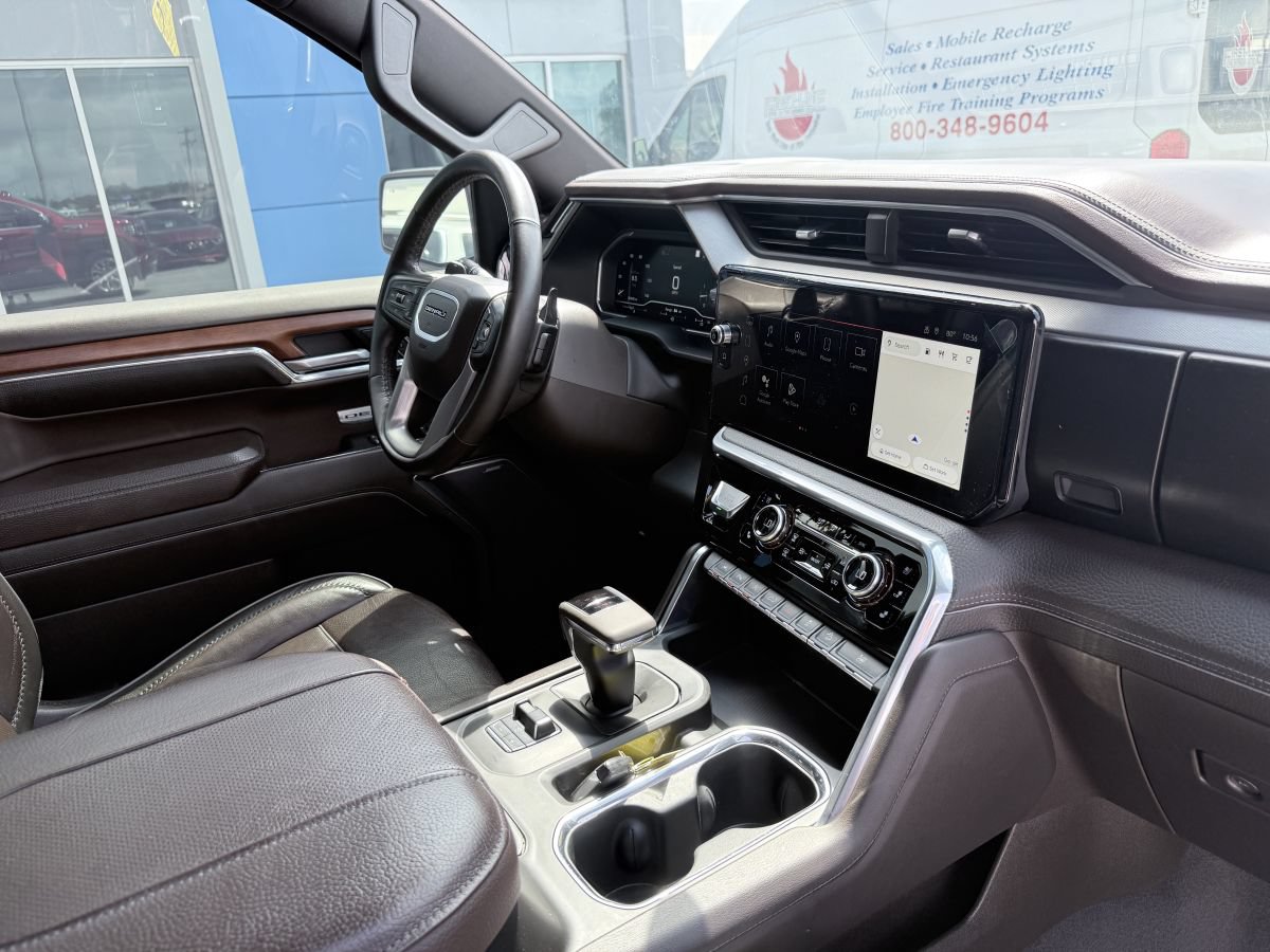 Used 2023 GMC Sierra 1500 Denali w/ Denali Carbonpro Edition AWD/4WD image 13